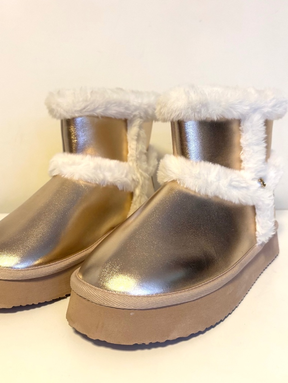 Juicy Couture Ocarina Faux Fur Ankle Snow Boots Metallic Gold Womens Shoe Size 9